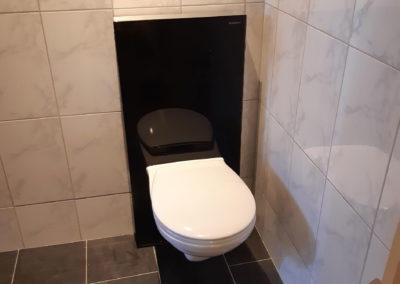 Installation d'un WC de type Monolith